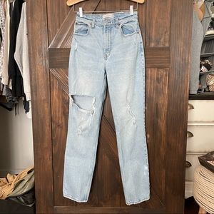 Abercrombie & Fitch The ‘90s Straight Ultra High Rise Curve Love Jeans